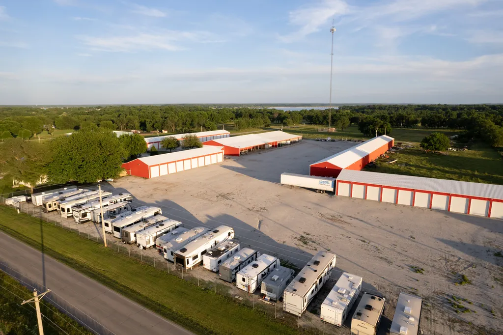 Waters_Edge_RV__amp__Cabin_Resort